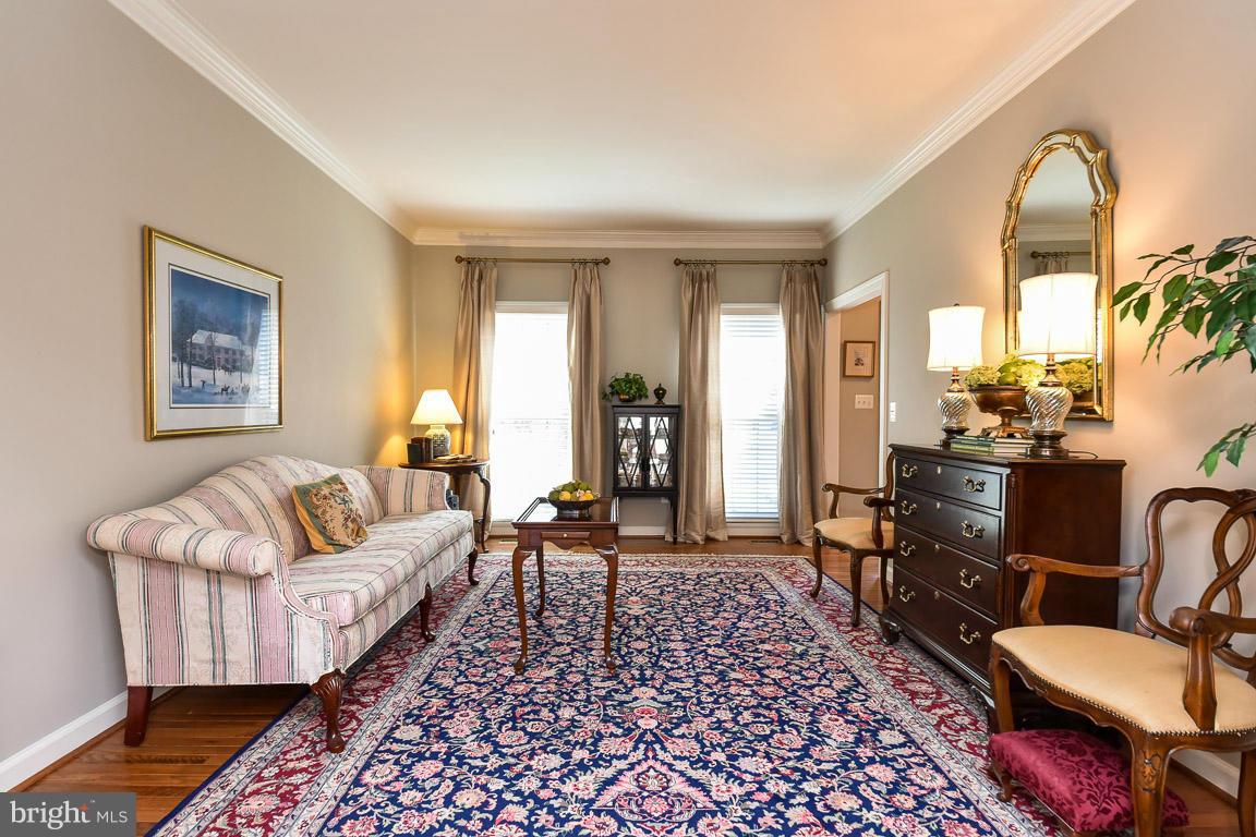 43339 Ritter Lane Chantilly, VA 20152 - Photo 8 of 30 Living Room