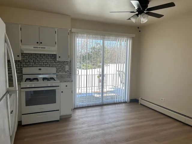 $1,425 | 1135 Royal Boulevard, Unit 2N, Elgin, IL 60123