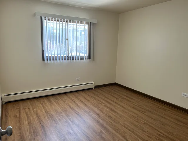 $1,425 | 1135 Royal Boulevard, Unit 2N, Elgin, IL 60123