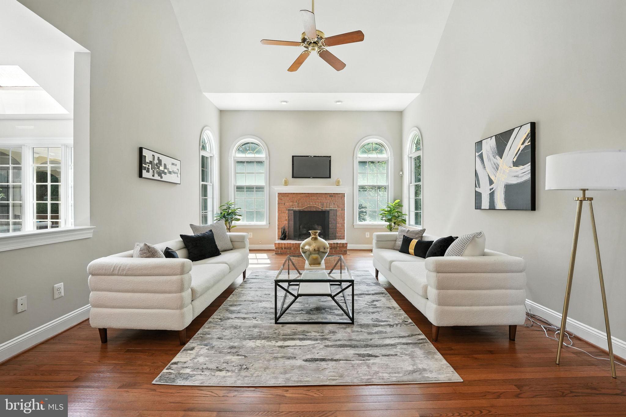 10505 Dunn Meadow Road Vienna, VA 22182 - Photo 5 of 46 Gallery Image 5