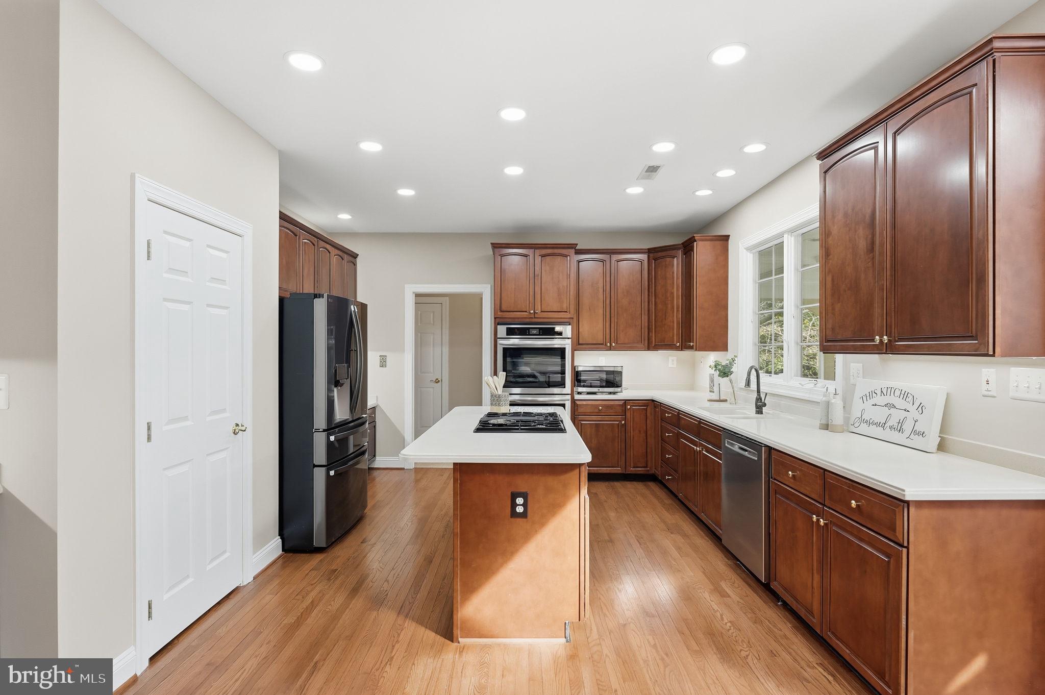 10505 Dunn Meadow Road Vienna, VA 22182 - Photo 6 of 46 Gallery Image 6