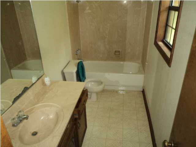 1584 Spring Hill Road Raymond, MS 39154 - Photo 15 of 15 Bathroom 2; Master bathroom
