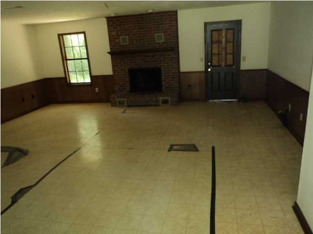 1584 Spring Hill Road Raymond, MS 39154 - Photo 8 of 15 Living room
