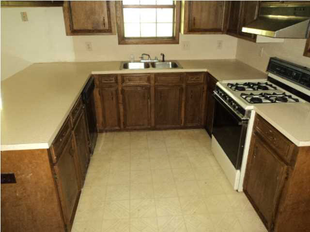 1584 Spring Hill Road Raymond, MS 39154 - Photo 10 of 15 Kitchen