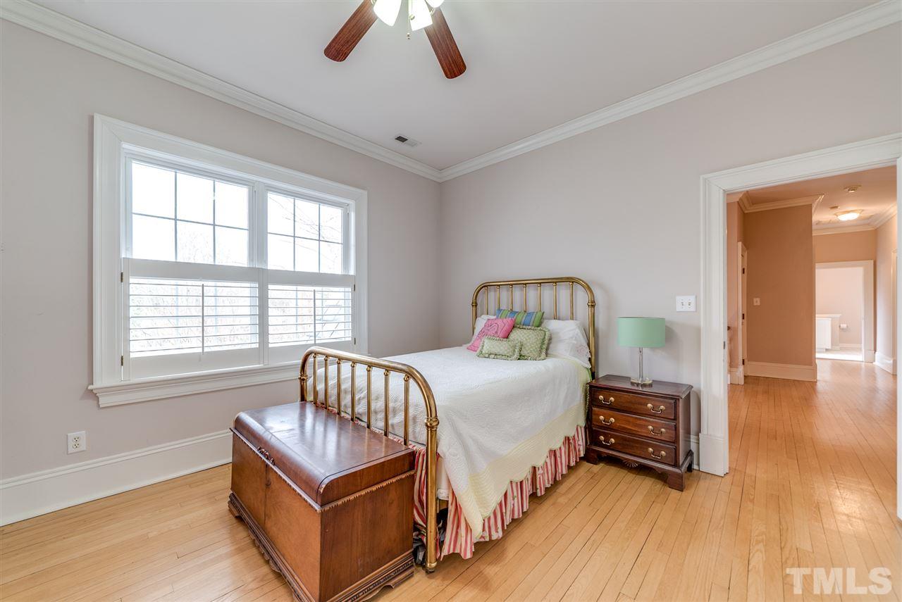 405 Dekoven Place Raleigh, NC 27608 - Photo 19 of 25