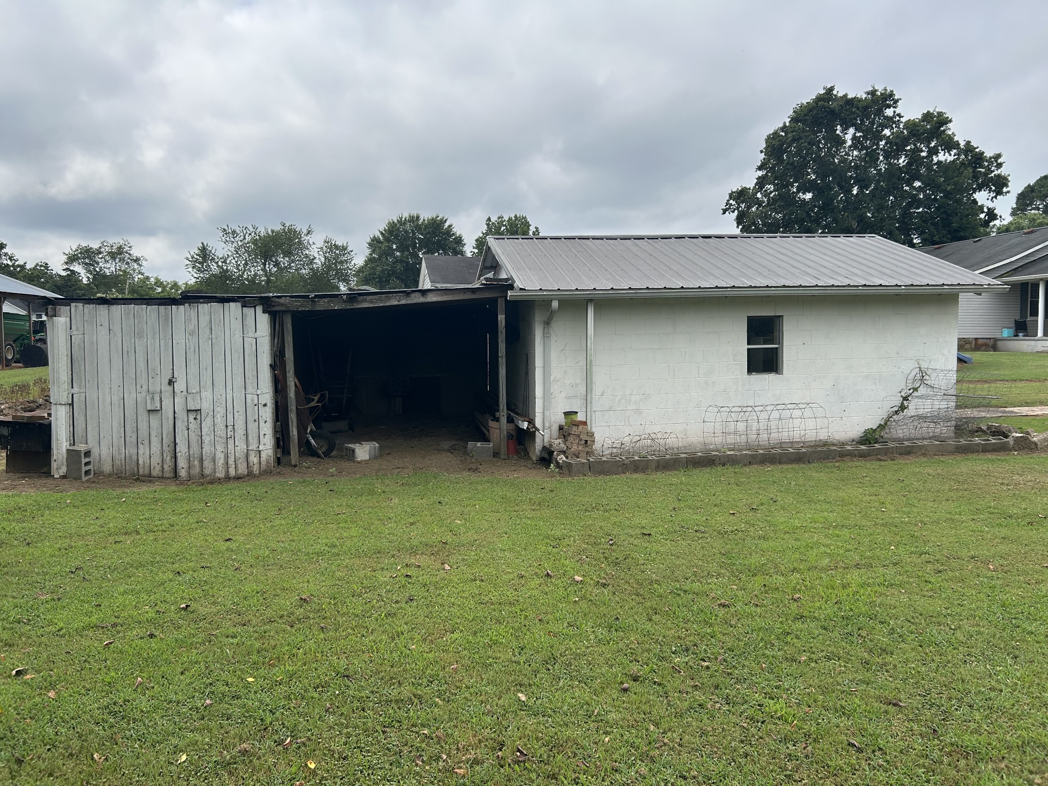 150 Chestnut Street Iron City, TN 38463 - Photo 12 of 29 a backyard of a house
