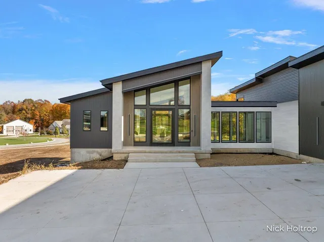 $1,600,000 | 312 Ottogan Hls Court, Byron Center, MI 49315