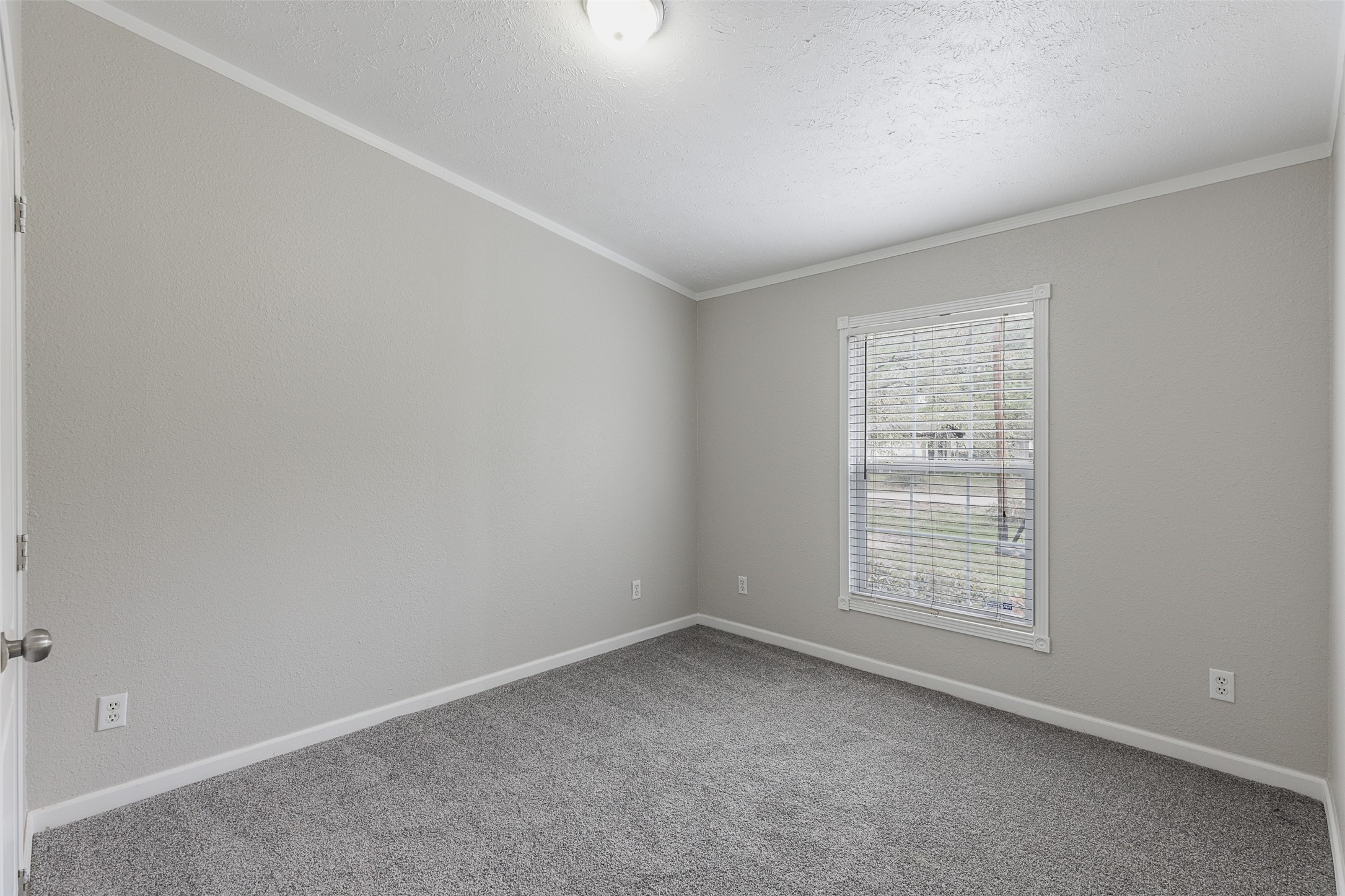 1520 West Creek Drive Conroe, TX 77304 - Photo 14 of 29 an empty room with windows