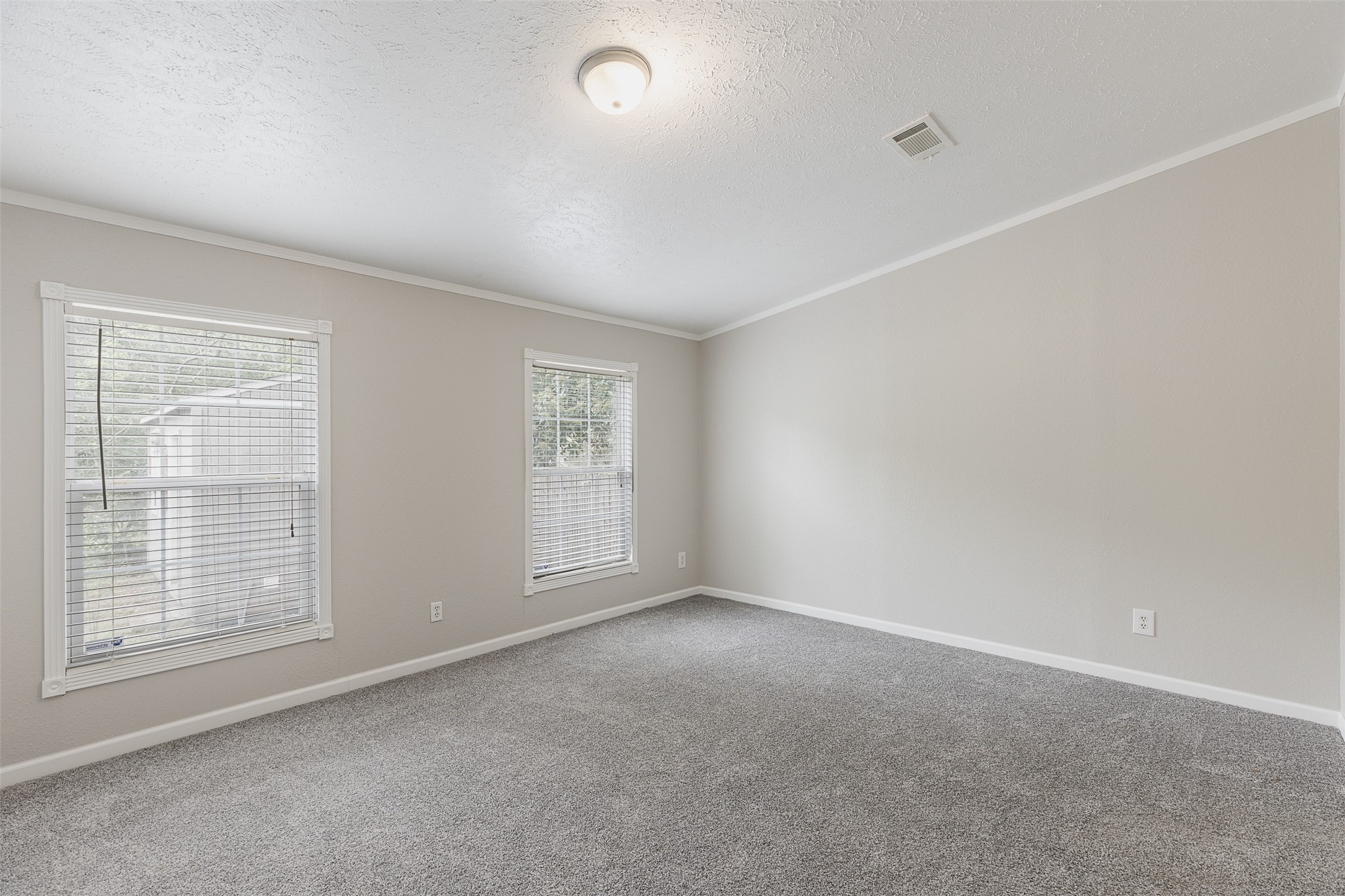 1520 West Creek Drive Conroe, TX 77304 - Photo 22 of 29 an empty room with windows