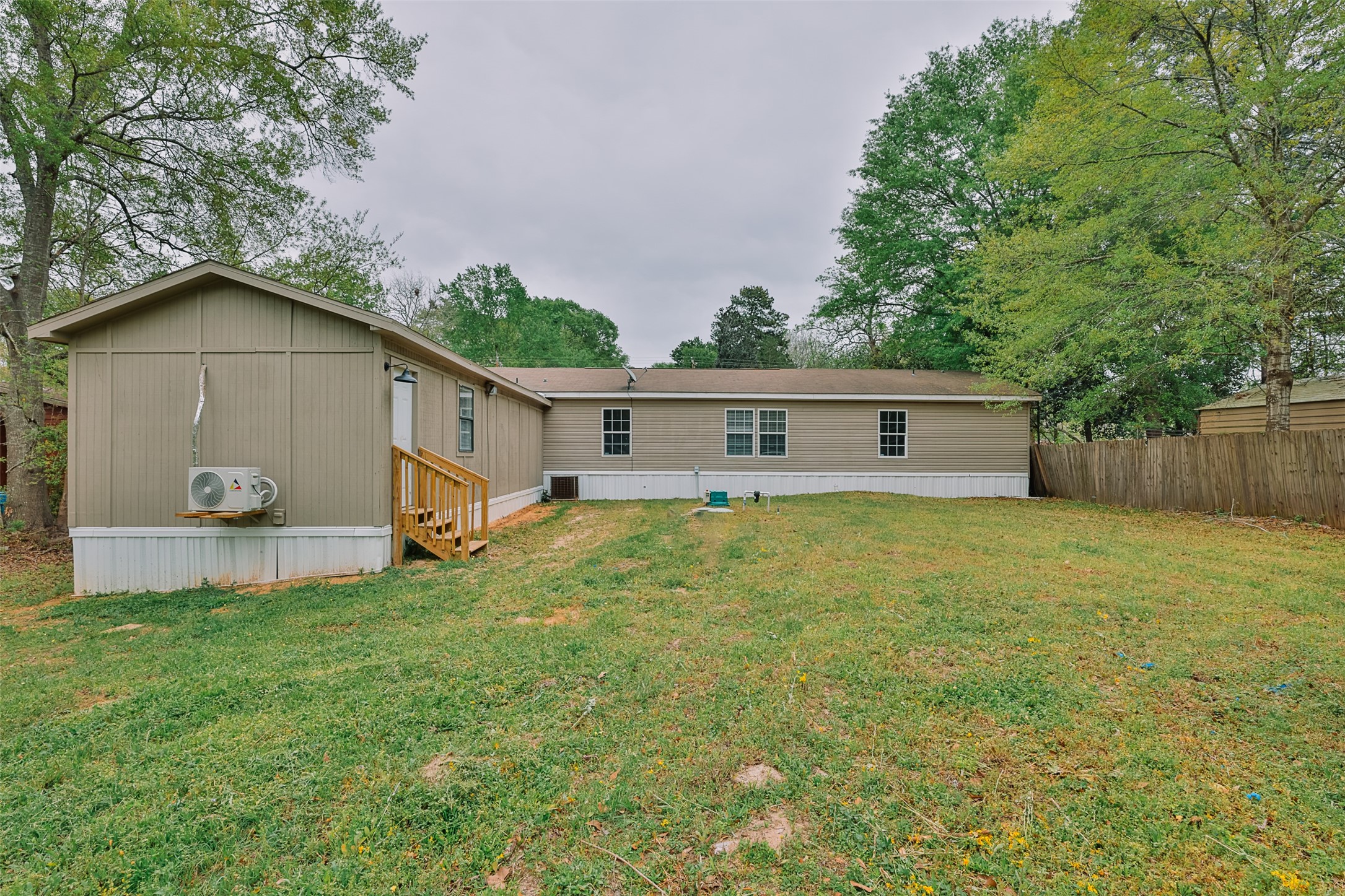1520 West Creek Drive Conroe, TX 77304 - Photo 25 of 29 front view of a house with a yard