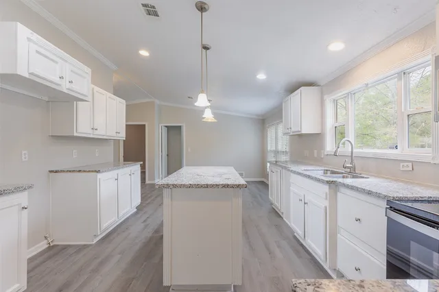 $1,875 | 1520 West Creek Drive, Conroe, TX 77304