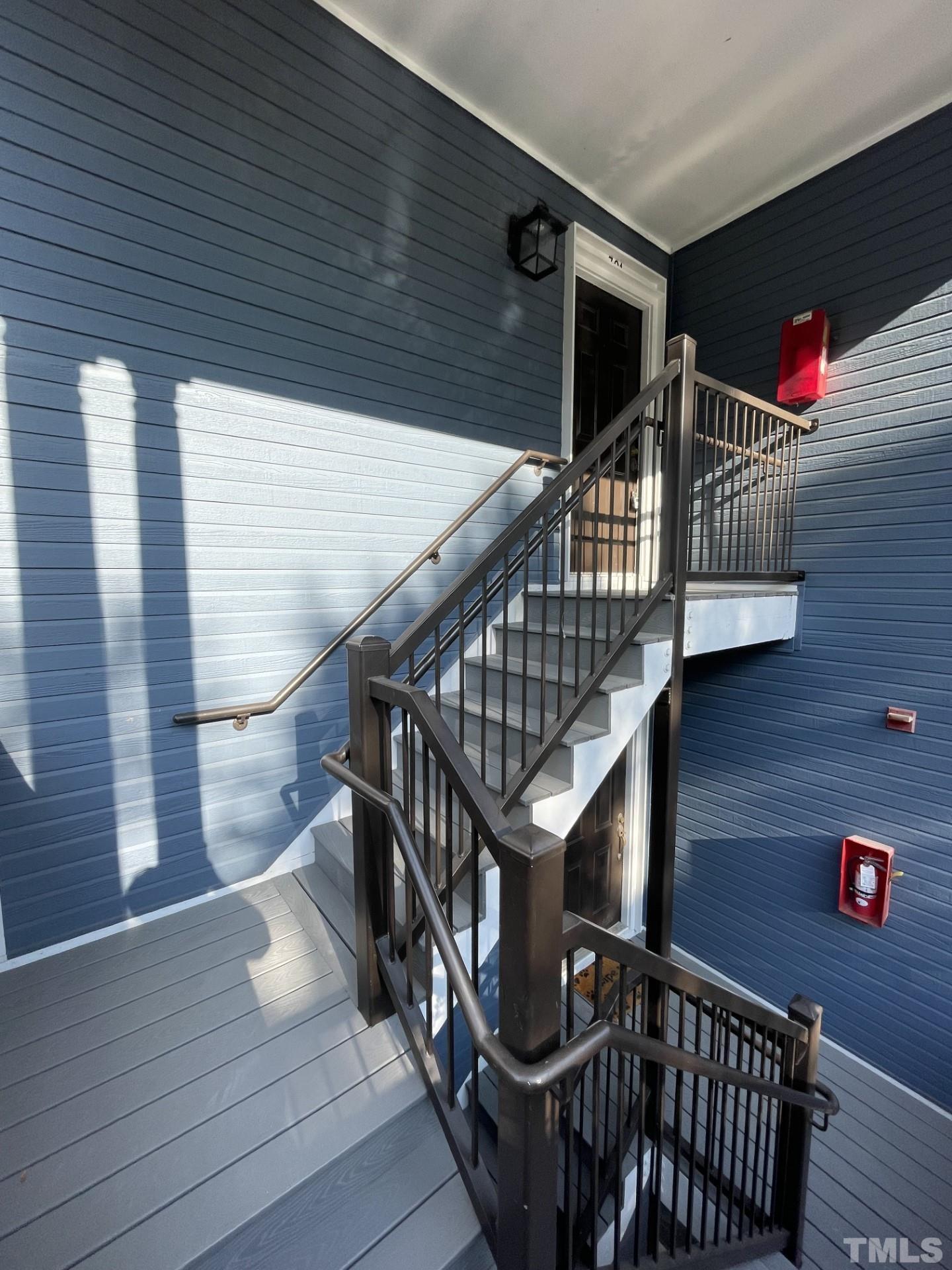 243 New Bern Place, Unit 301 Raleigh, NC 27601 - Photo 4 of 19 a view of entryway