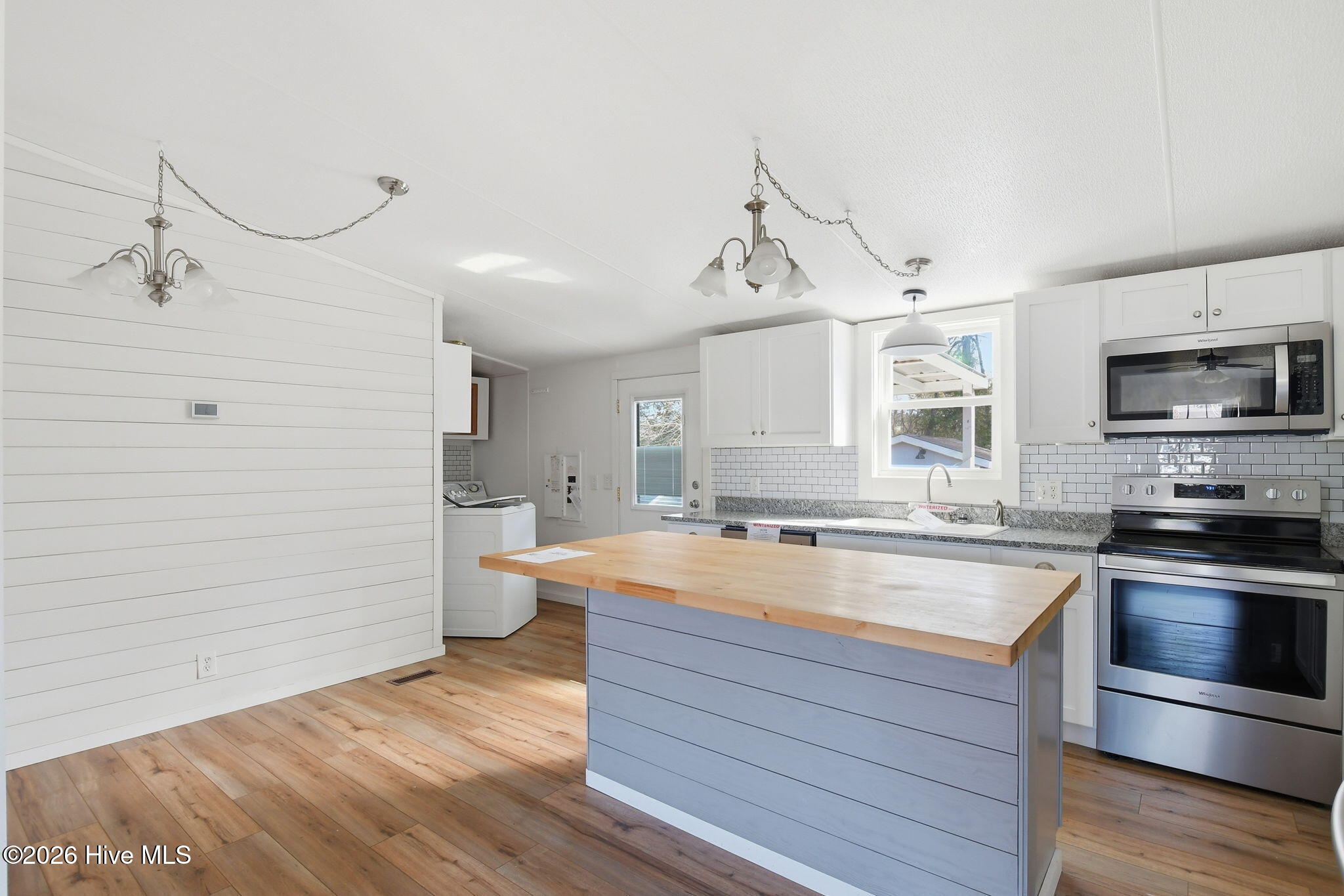 2228 Harbor Ridge Drive Southeast Bolivia, NC 28422 - Photo 10 of 30 Kitchen island and Breakfast nook