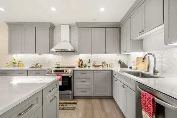 $550,000 | 1 Seal Harbor Road, Unit 300, Winthrop, MA 02152