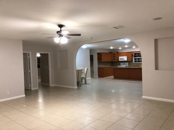 $3,900 | 2221 F Road, Loxahatchee Groves, FL 33470