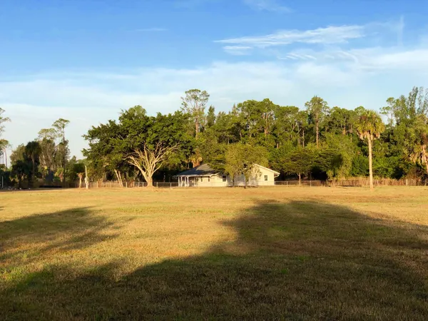 $3,900 | 2221 F Road, Loxahatchee Groves, FL 33470