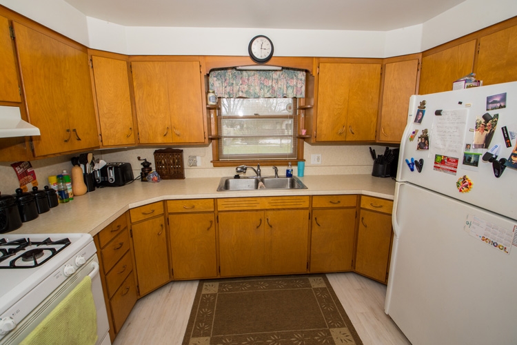 1906 Bashor Road Goshen, IN 46526 - Photo 5 of 28 Gallery Image 5