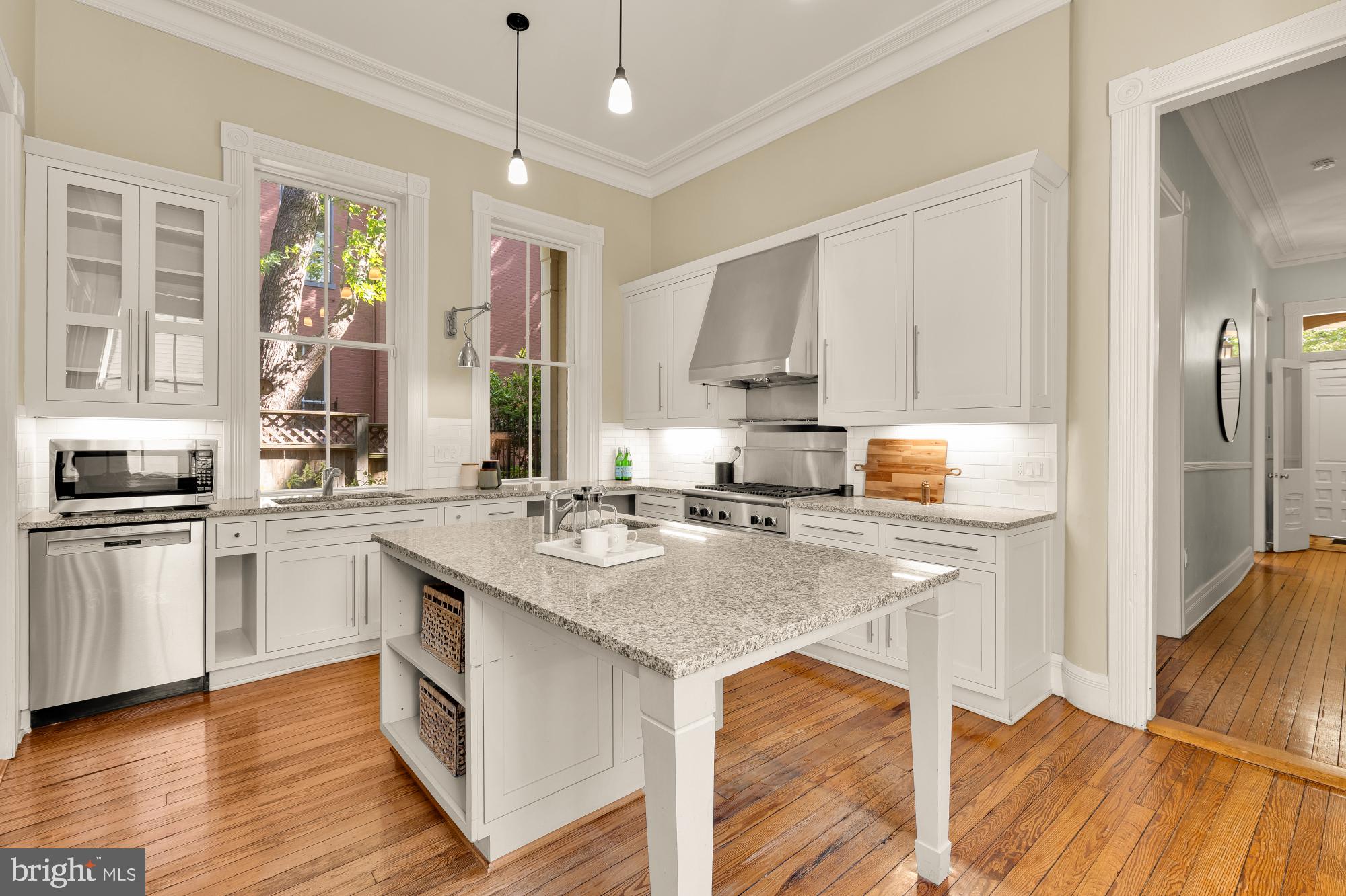 17 5th Street Southeast Washington, DC 20003 - Photo 7 of 26