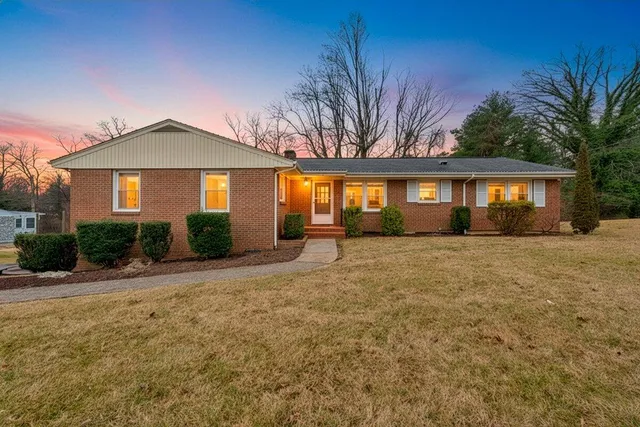 $395,000 | 2147 Bridle Lane, Roanoke, VA 24018