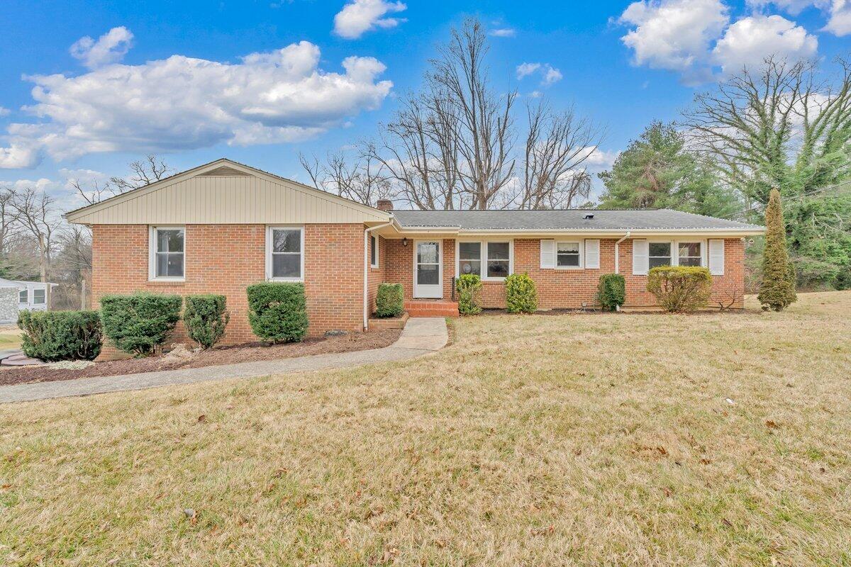 2147 Bridle Lane Roanoke, VA 24018 - Photo 3 of 48 MIB04917