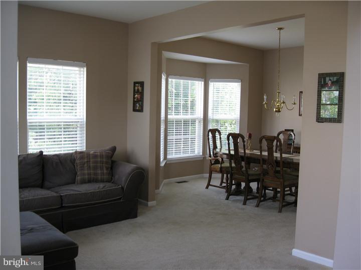 39 Cherry Tree Court Spring City, PA 19475 - Photo 7 of 25 Living Room