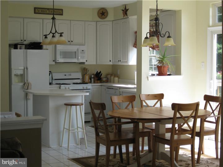 39 Cherry Tree Court Spring City, PA 19475 - Photo 8 of 25 Kitchen