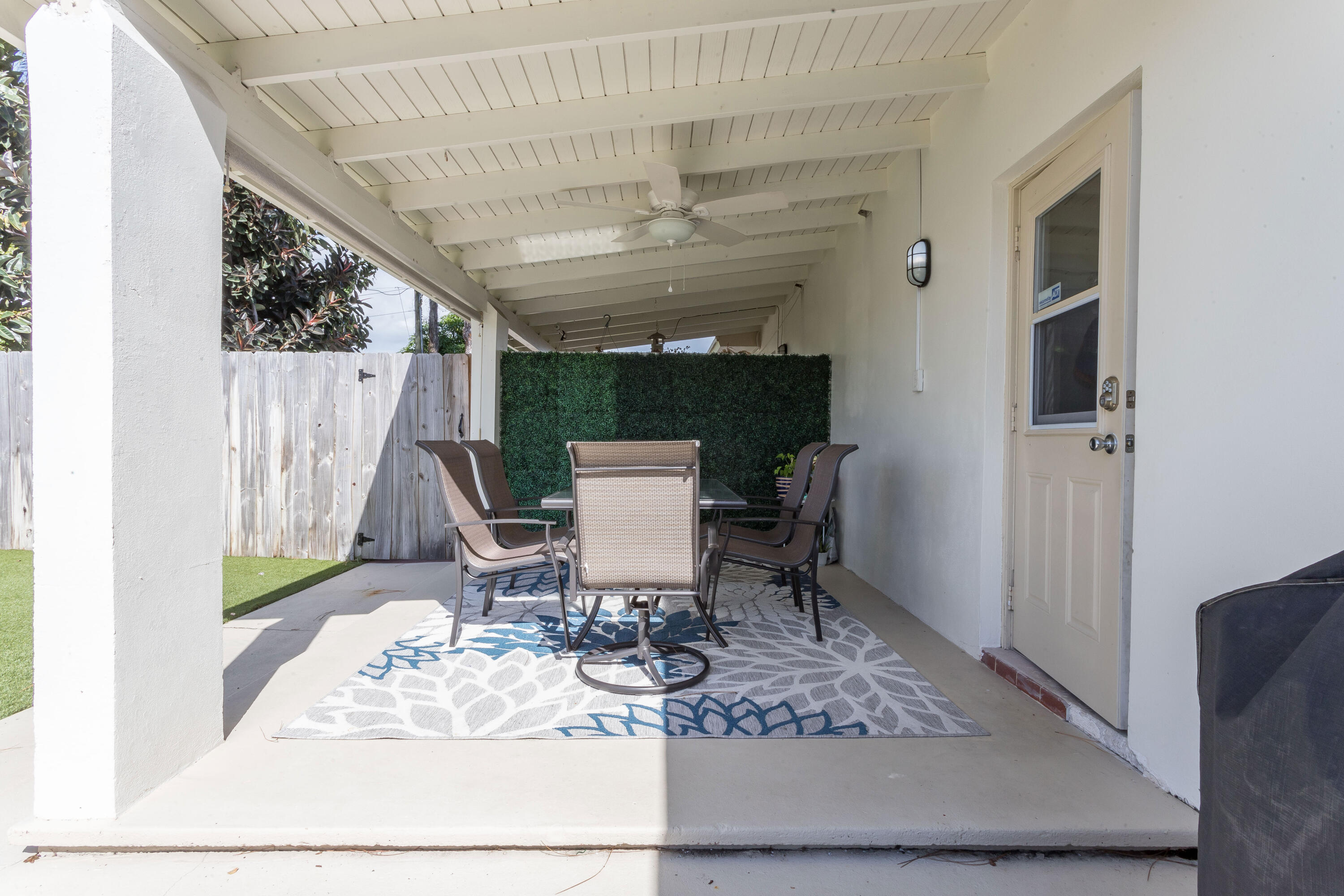 7641 Overlook Road Lantana, FL 33462 - Photo 18 of 39 7643 Patio