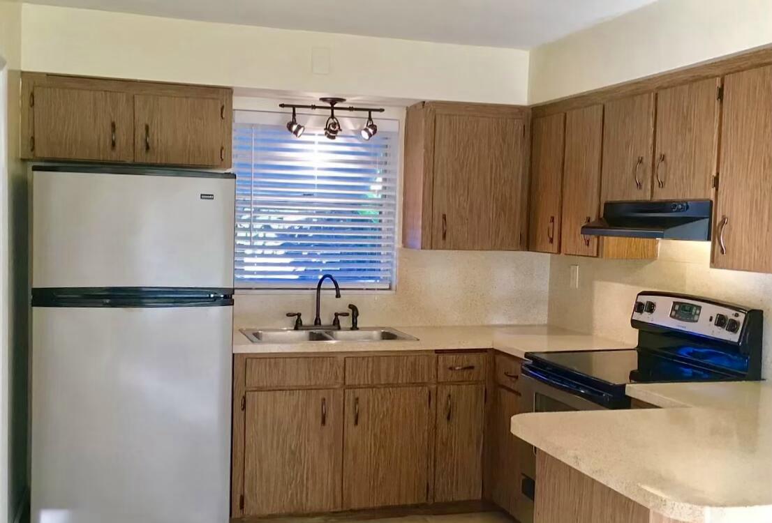 7641 Overlook Road Lantana, FL 33462 - Photo 22 of 39 7641 Kitchen