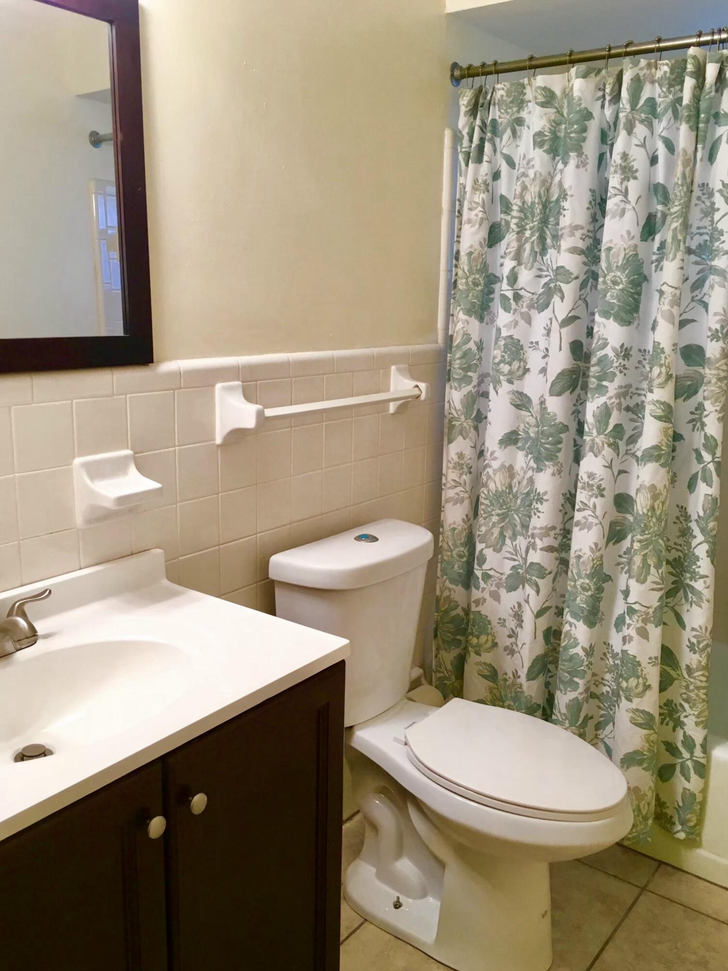 7641 Overlook Road Lantana, FL 33462 - Photo 24 of 39 7641 Bathroom