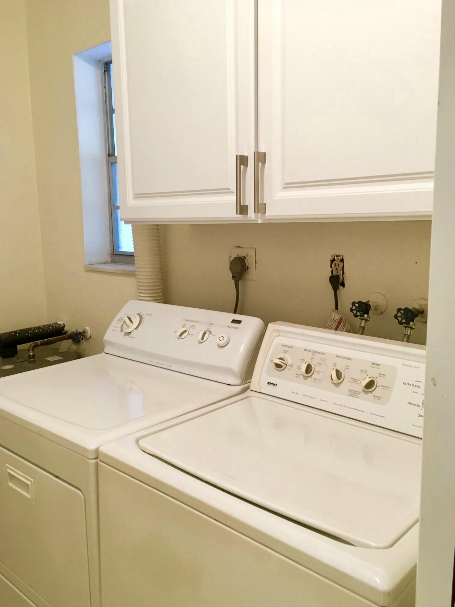 7641 Overlook Road Lantana, FL 33462 - Photo 28 of 39 7641 Laundry