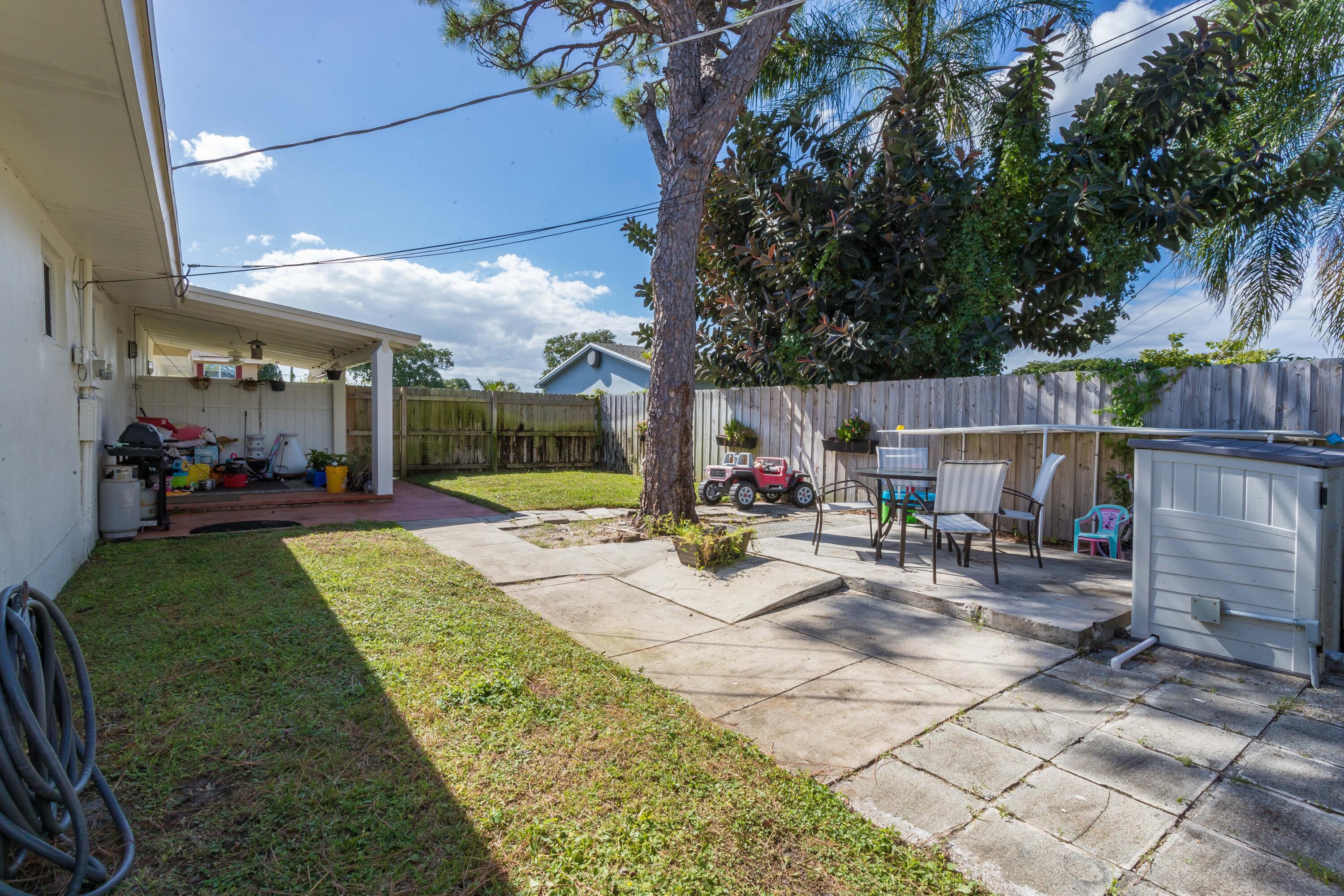 7641 Overlook Road Lantana, FL 33462 - Photo 30 of 39 7641 Backyard 2