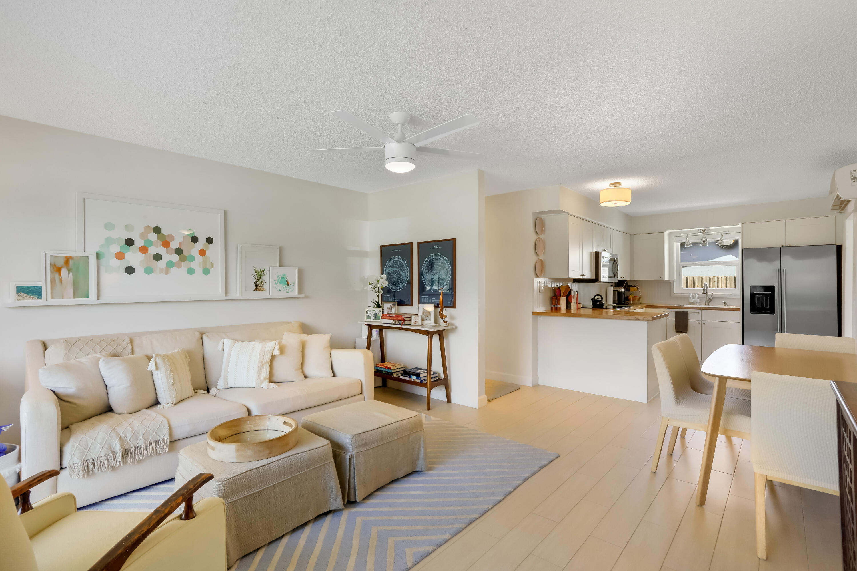7641 Overlook Road Lantana, FL 33462 - Photo 3 of 39 7643 Living Room