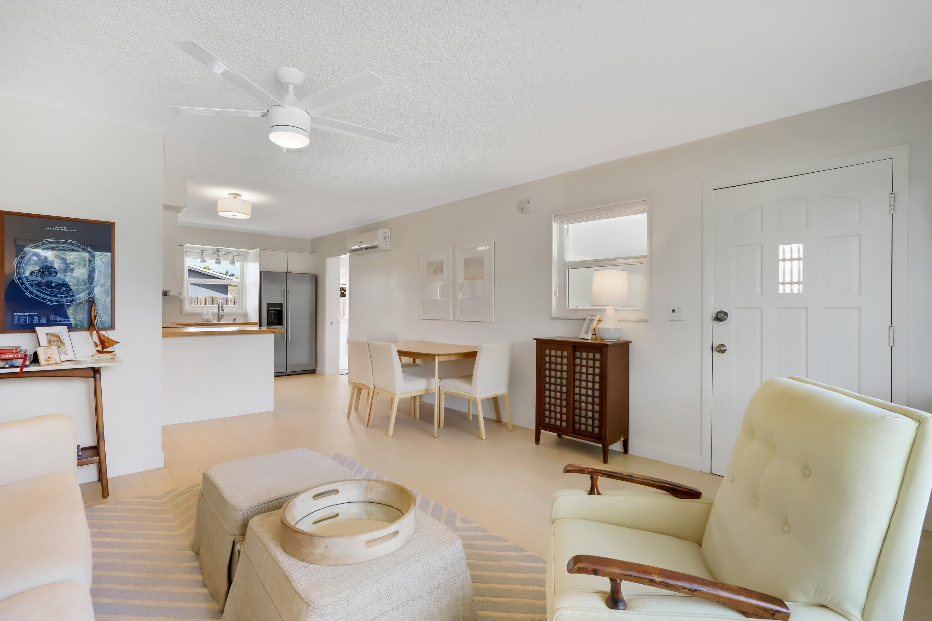 7641 Overlook Road Lantana, FL 33462 - Photo 5 of 39 7643 Living Room 3