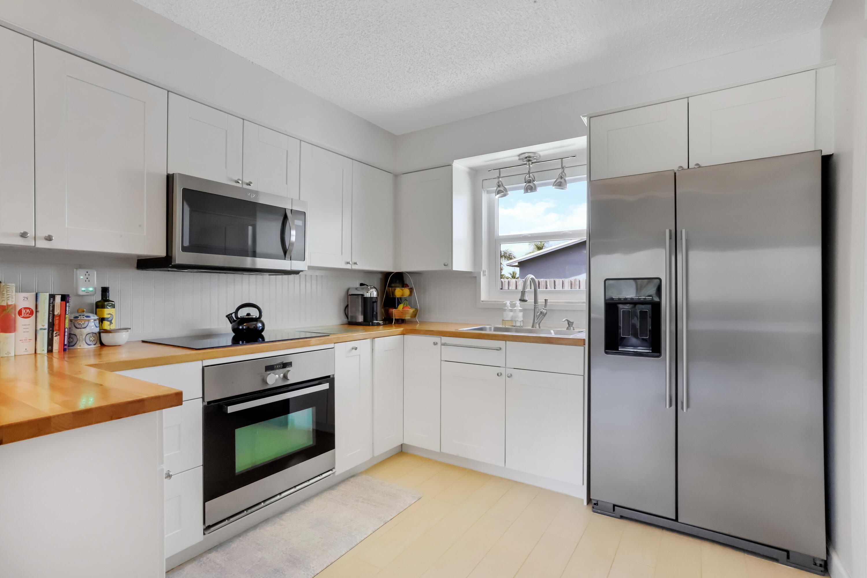 7641 Overlook Road Lantana, FL 33462 - Photo 8 of 39 7643 Kitchen 2