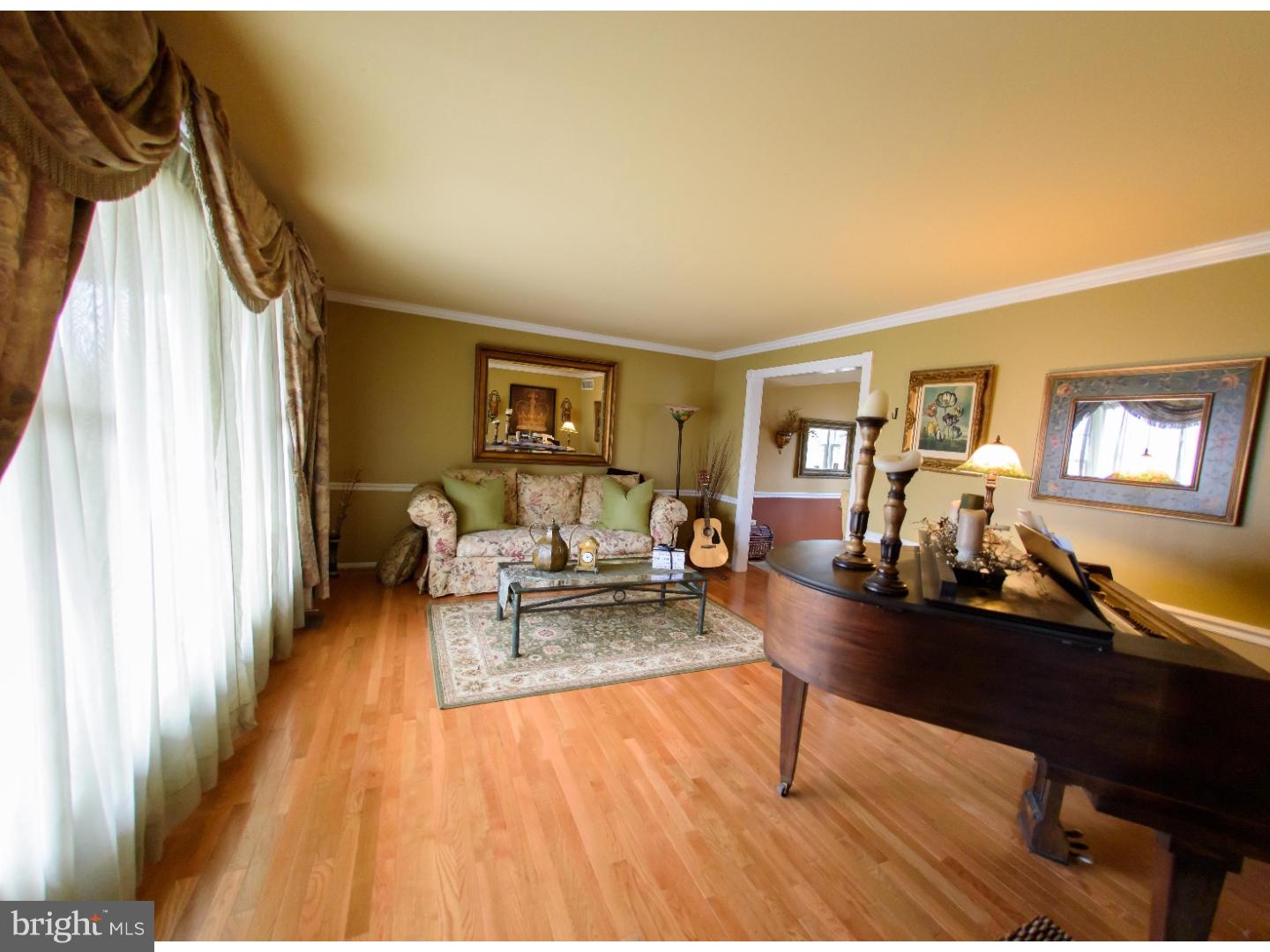 495 Stanford Road Fairless Hills, PA 19030 - Photo 3 of 18 Living Room