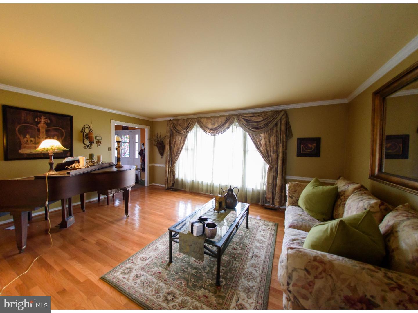 495 Stanford Road Fairless Hills, PA 19030 - Photo 6 of 18 Living Room