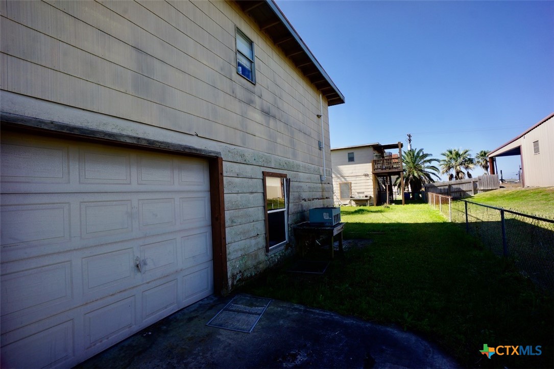 a view of back yard of the house