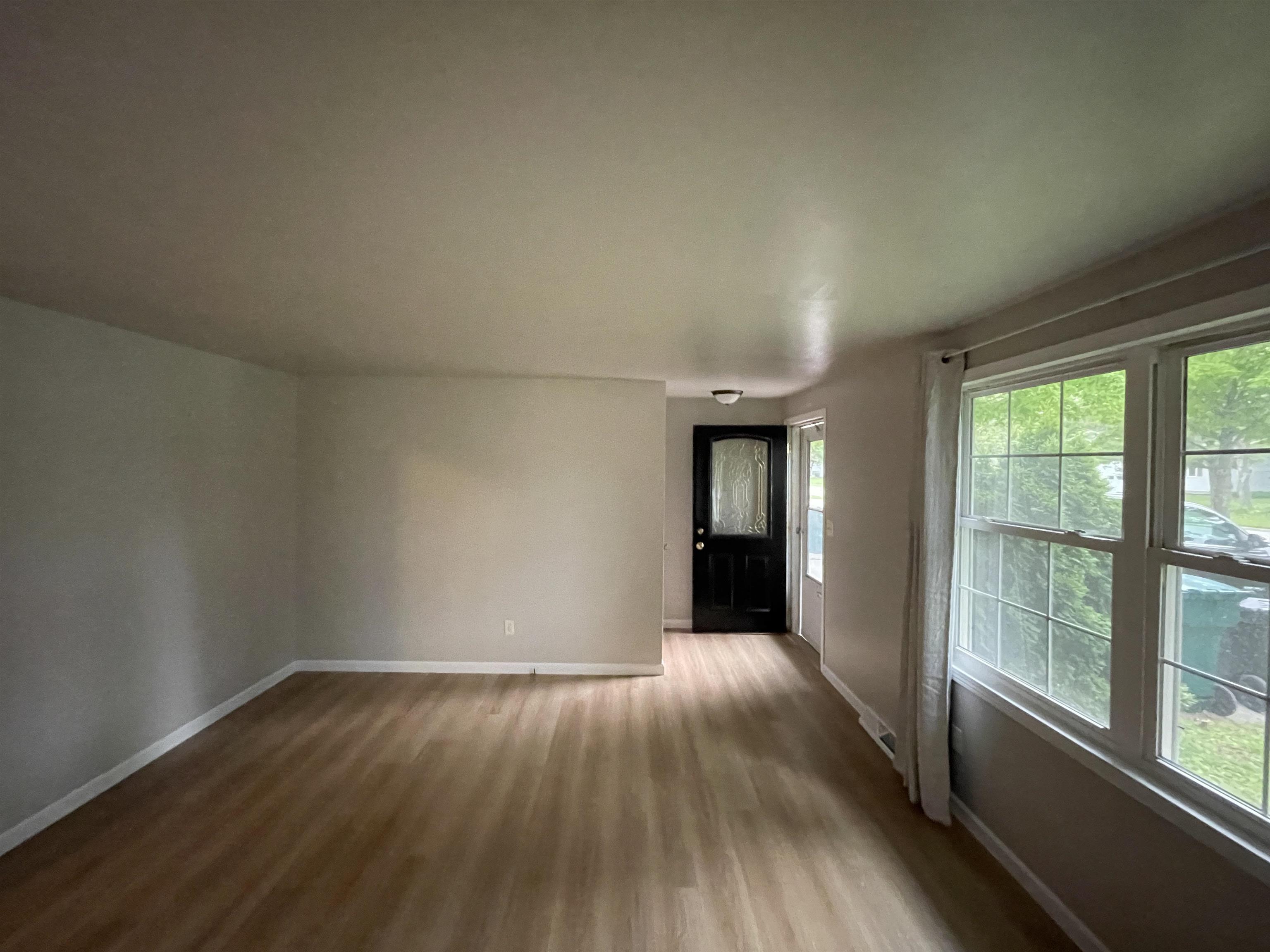 1124 Jaymar Street Green Bay, WI 54313 - Photo 3 of 17