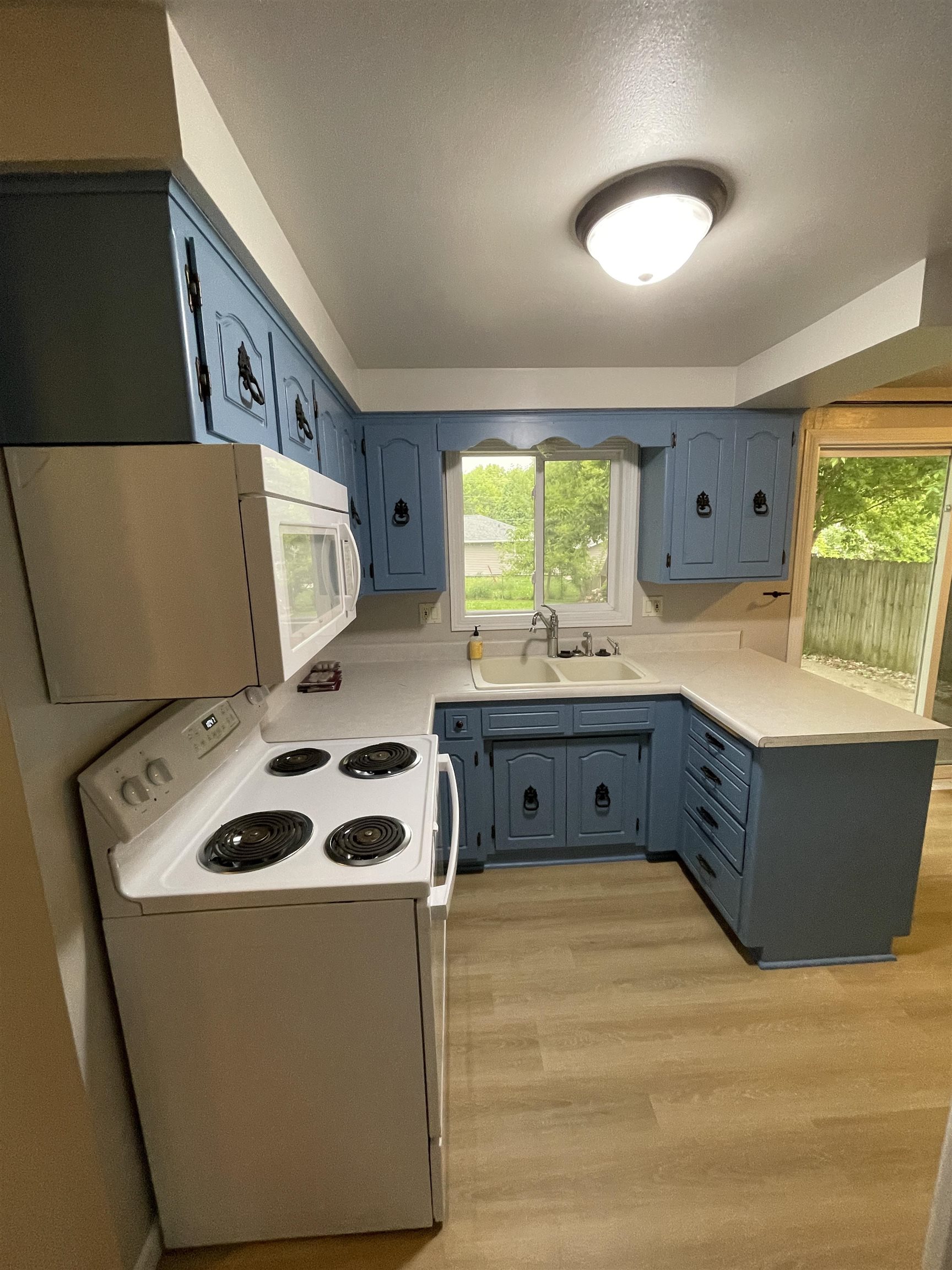 1124 Jaymar Street Green Bay, WI 54313 - Photo 4 of 17