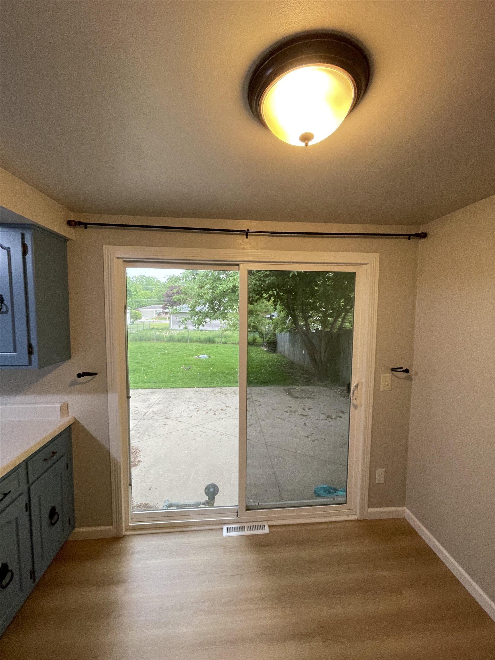 1124 Jaymar Street Green Bay, WI 54313 - Photo 7 of 17