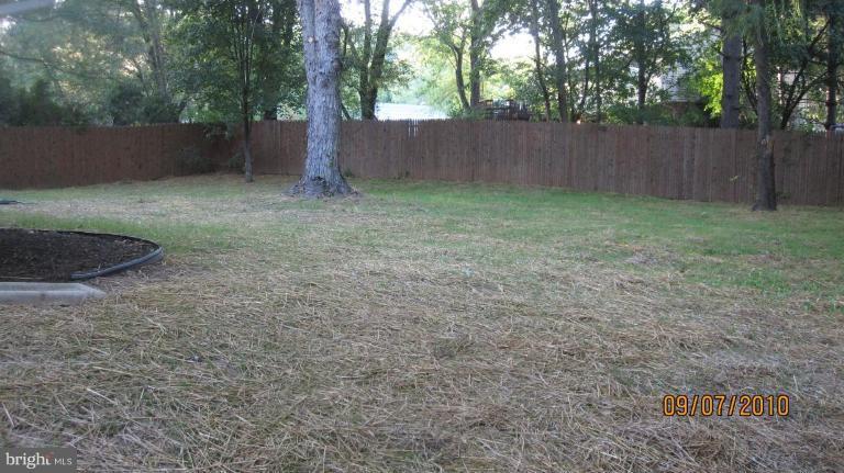 13314 Kurtz Road Woodbridge, VA 22193 - Photo 14 of 16 Back yard