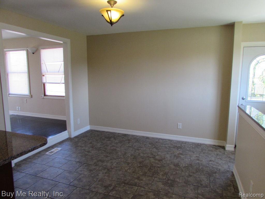 15814 Colbert Street Romulus, MI 48174 - Photo 4 of 21 Dining area. Etched glass side entry door.