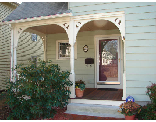 29 North Walnut Street Clinton, MA 01510 - Photo 2 of 22 Gallery Image 2