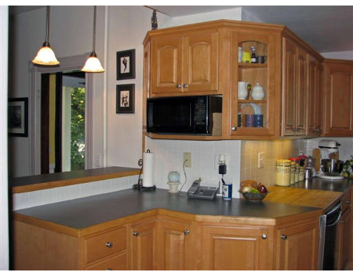 29 North Walnut Street Clinton, MA 01510 - Photo 4 of 22 Gallery Image 4