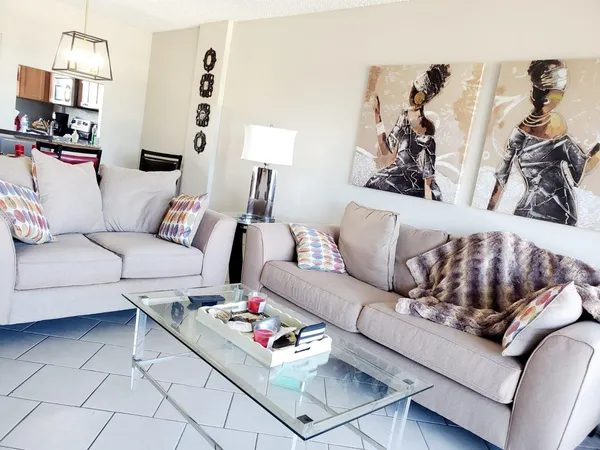 $195,000 | 120 Royal Park Drive, Unit 4B, Oakland Park, FL 33309