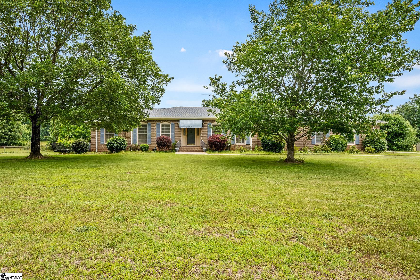 1011 Garrison Road Anderson, SC 29625 - Photo 1 of 36