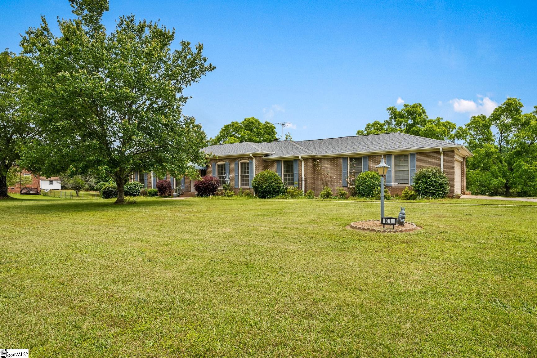 1011 Garrison Road Anderson, SC 29625 - Photo 3 of 36