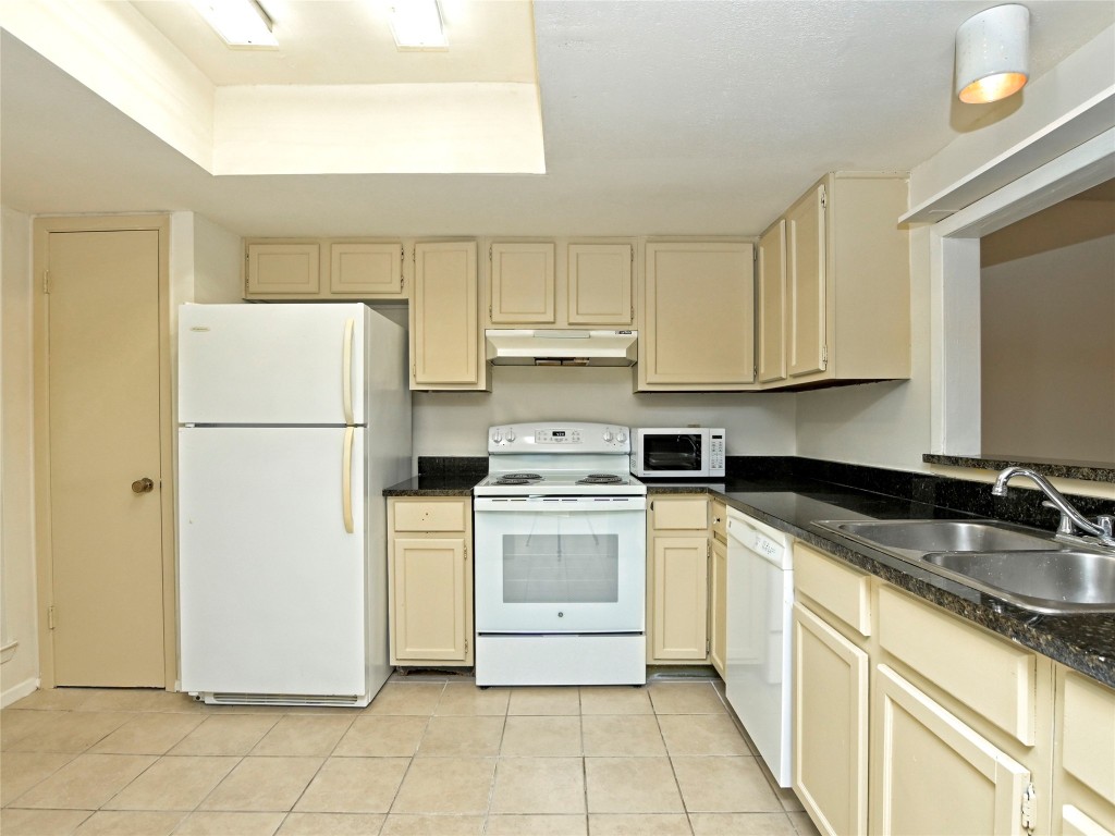 3 Casa Verde Street Lakeway, TX 78734 - Photo 9 of 30 a kitchen with a refrigerator sink stove and cabinets
