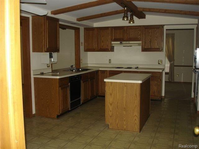 1799 Snowden Circle Rochester, MI 48306 - Photo 3 of 10 Kitchen