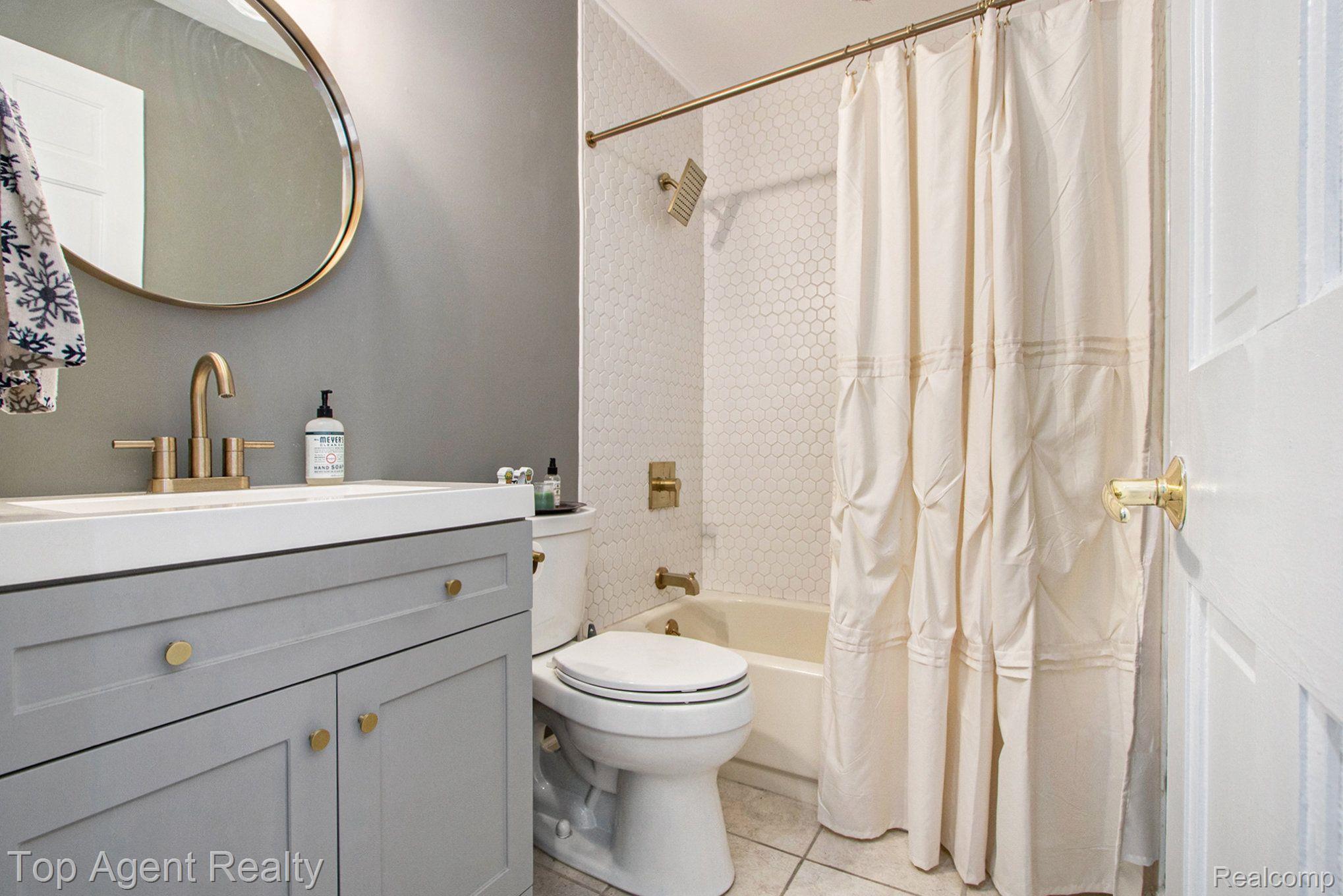 54511 Ridgeview Drive Utica, MI 48316 - Photo 24 of 50 Gallery Image 24